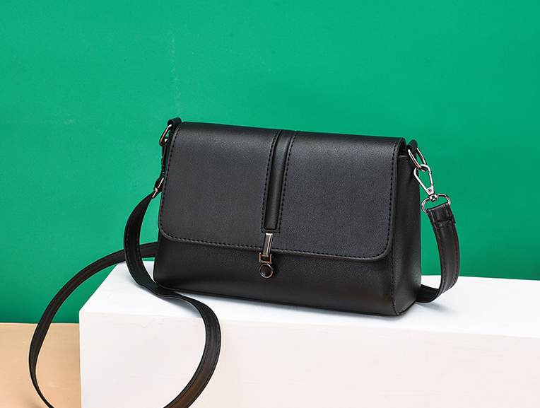 Elegant Black Leather Crossbody Bag 555-4