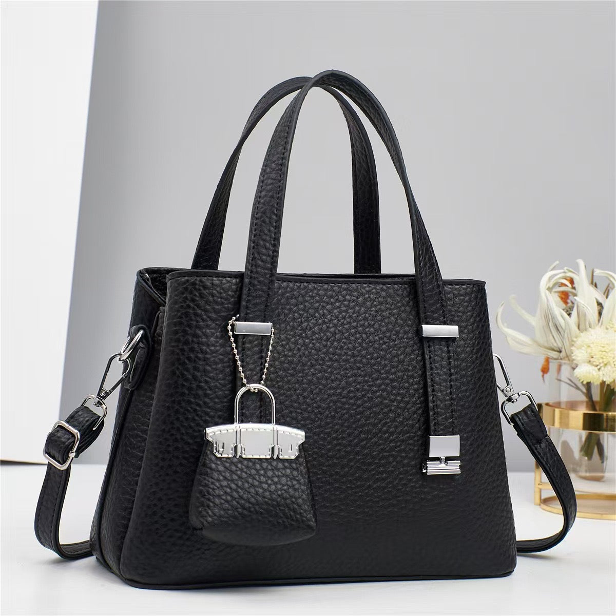 Elegant Handbag with Detachable Strap ( watch video before video) 9836