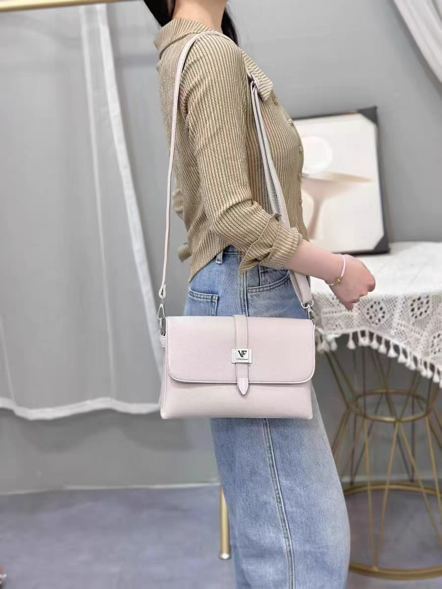 New fashionable and versatile handbag one-shoulder crossbody bag high-end small square bag women's 9213